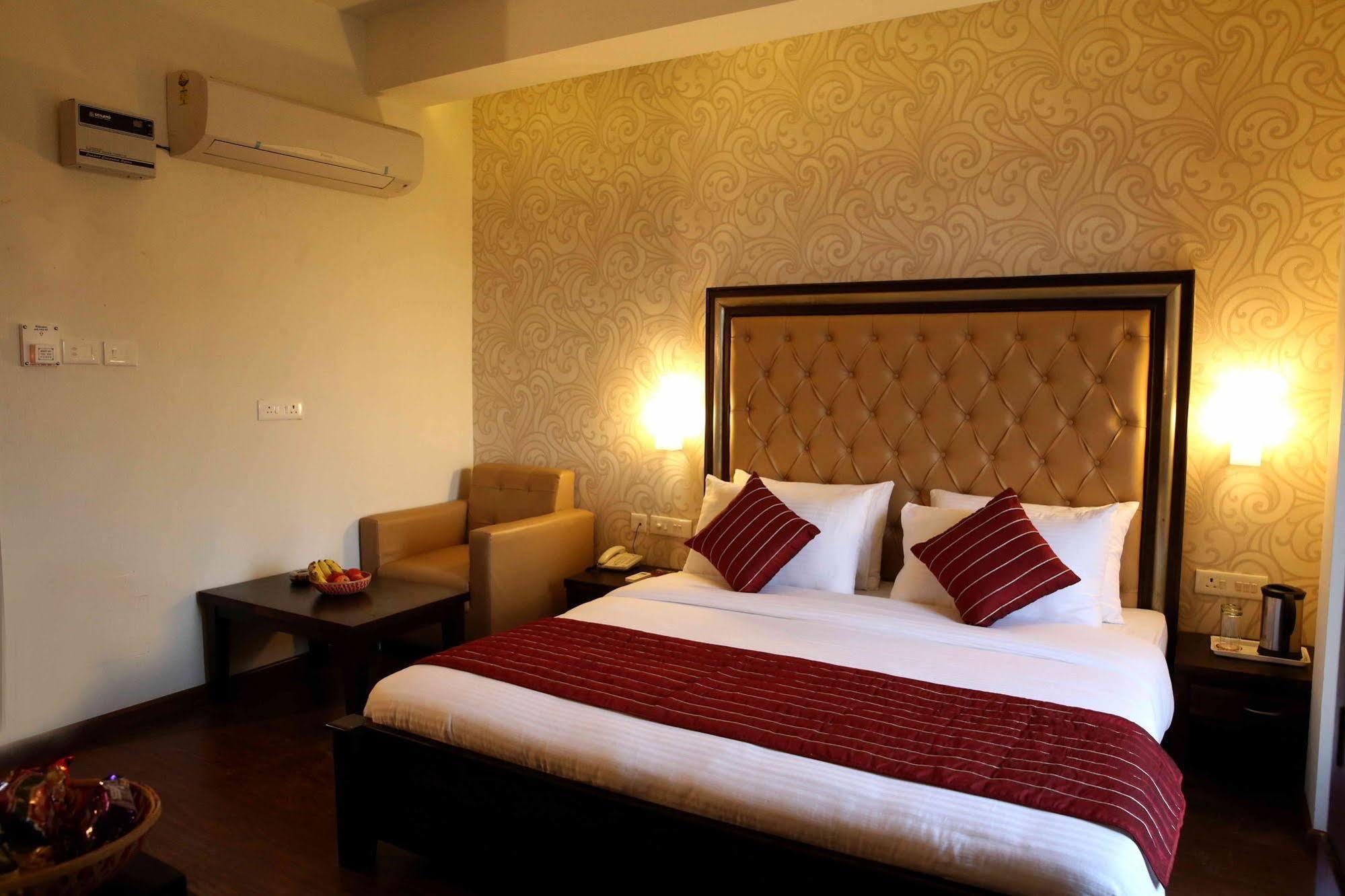 โฮเต็ล ทาจ วิลลา Hotel อัครา ภายนอก รูปภาพ
